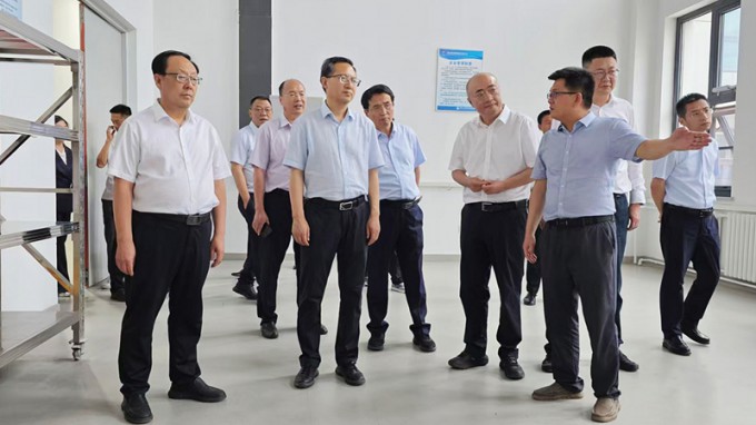 甘肅國投集團黨委書記、董事長成廣平一行到西部工程檢測研發(fā)基地調(diào)研