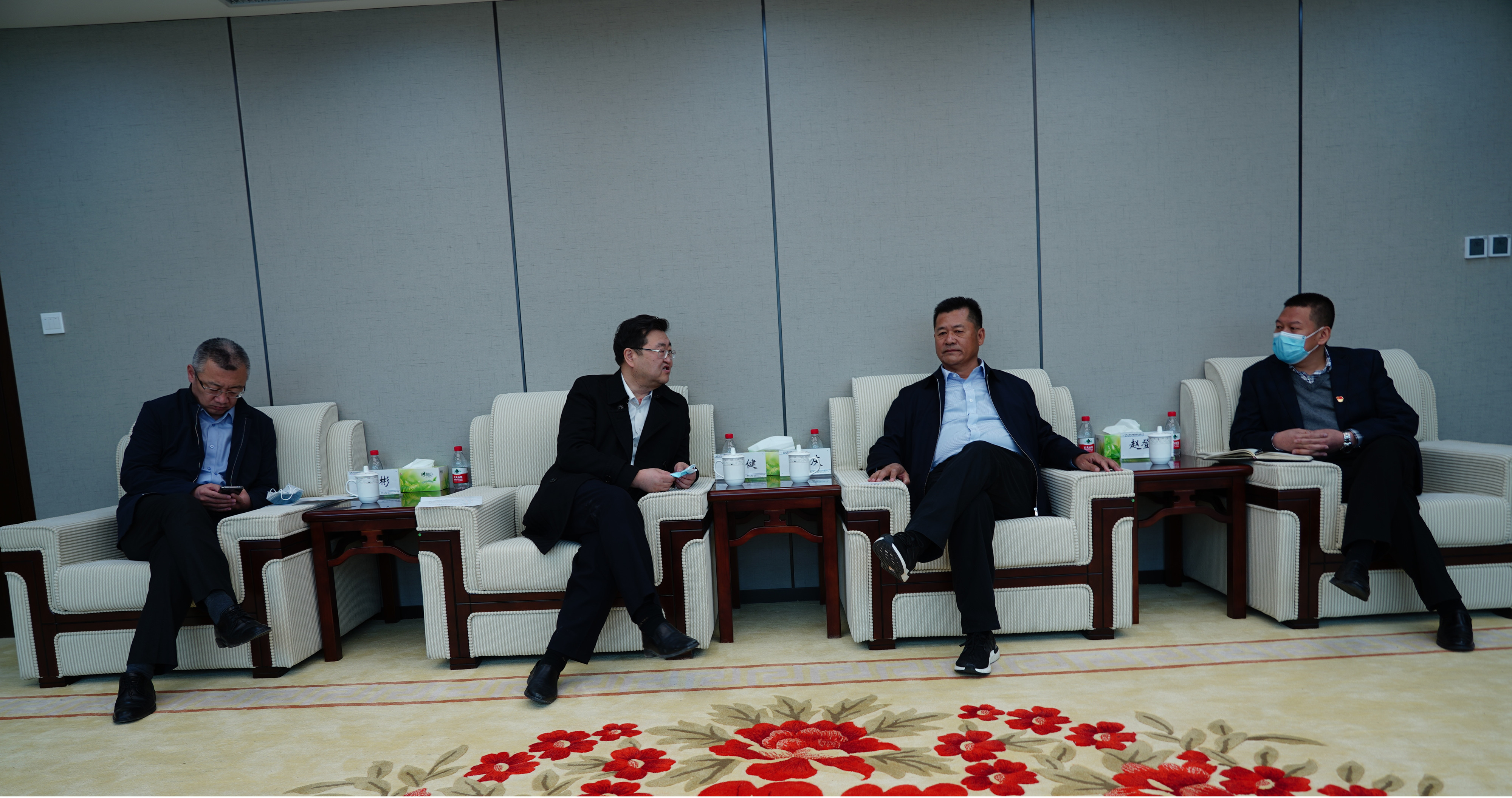 宋忠慶會見浙商銀行蘭州分行黨委書記、行長申健一行